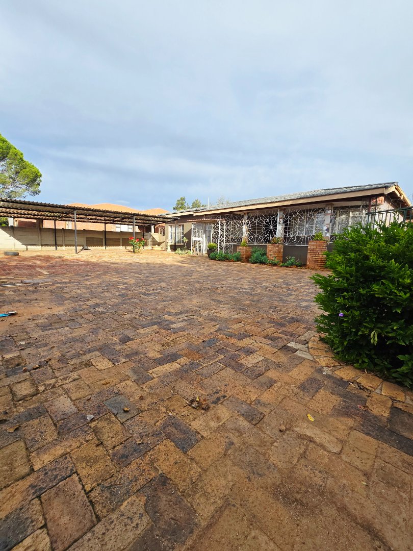 5 Bedroom Property for Sale in Elandia North West